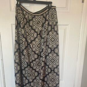 Old Navy Black & Beige Geometric Print Maxi Skirt Size M